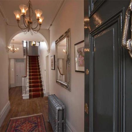 Number 5 Bed & Breakfast Шафтсбъри Екстериор снимка