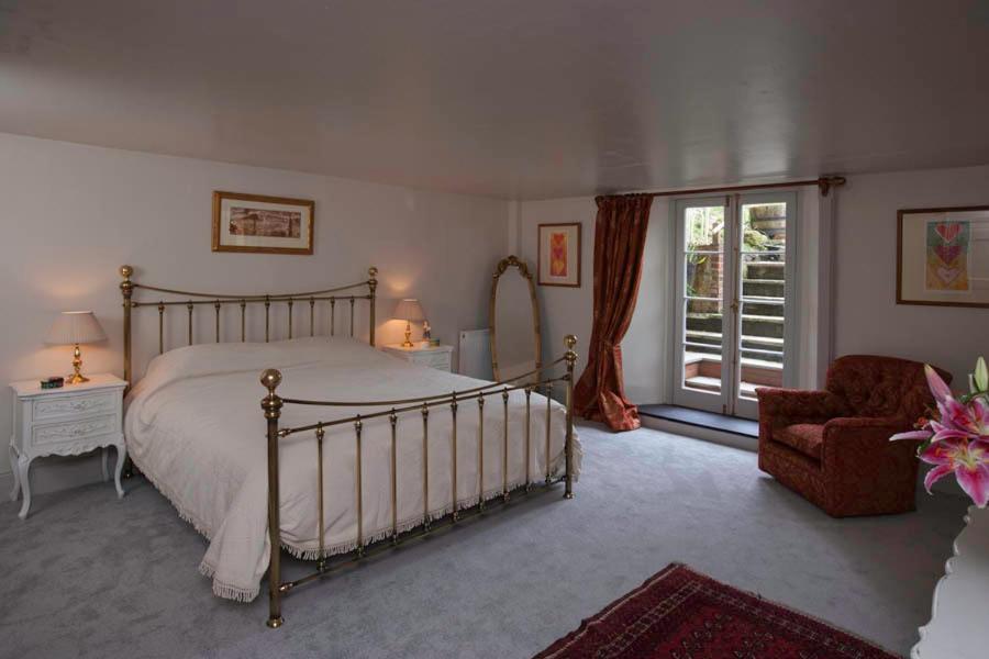 Number 5 Bed & Breakfast Шафтсбъри Стая снимка