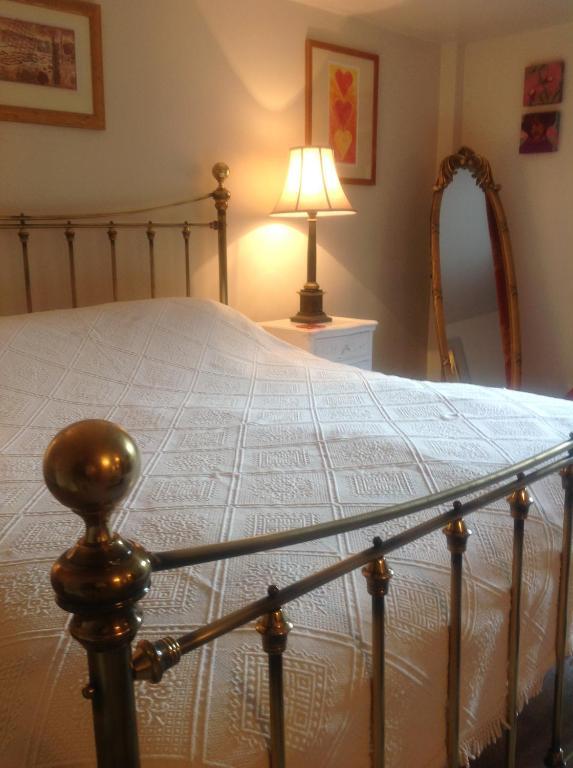 Number 5 Bed & Breakfast Шафтсбъри Екстериор снимка